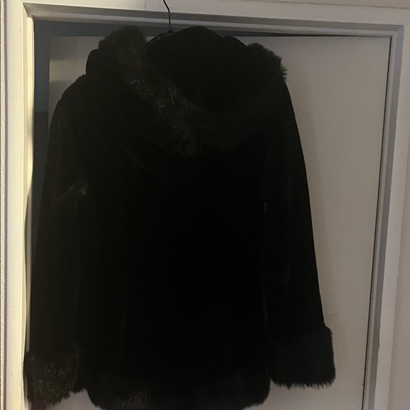 Women's Black Faux Fur Coat with big fur trim - Picture 12 of 15